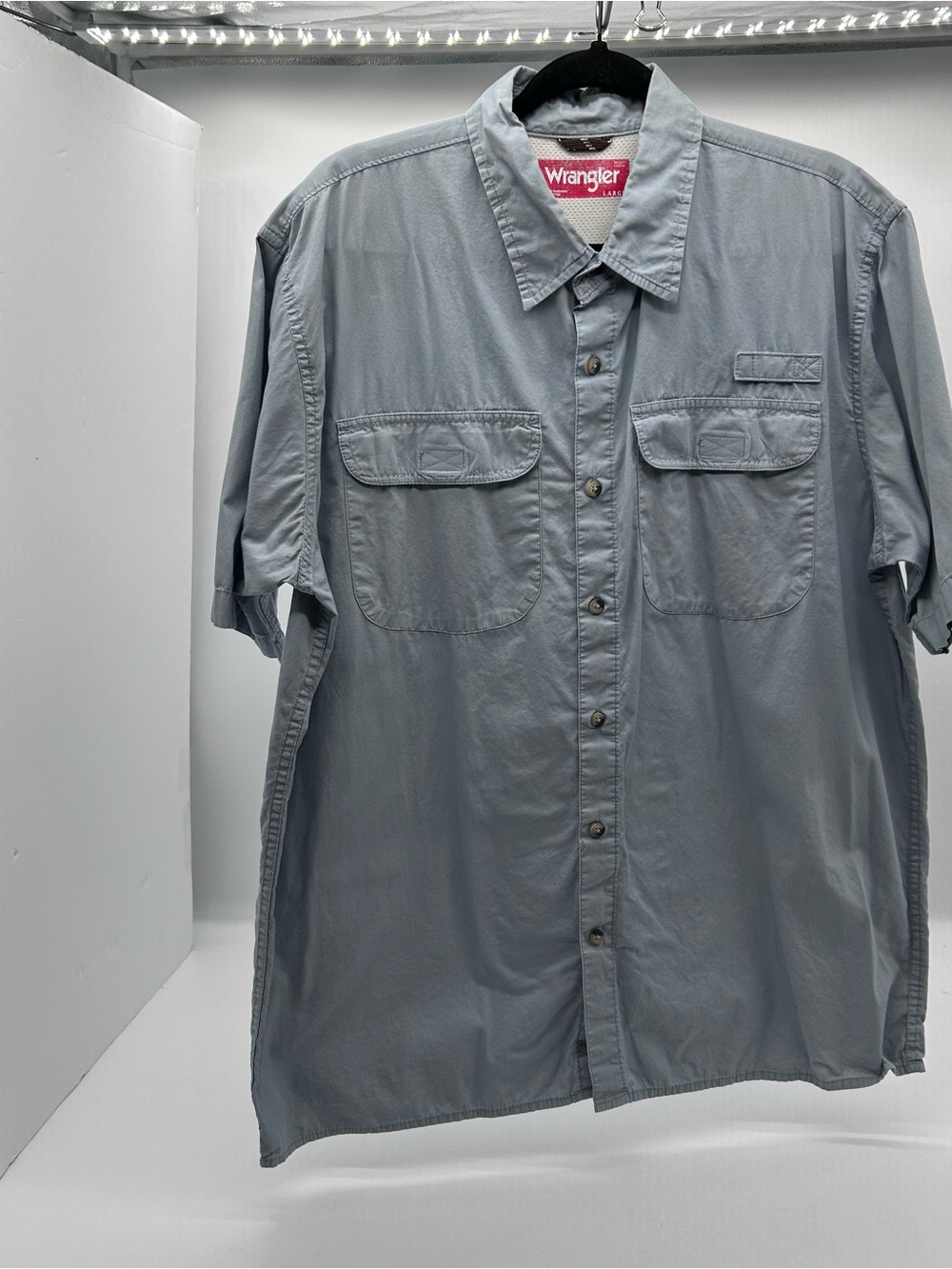 Wrangler Men’s Short Sleeve Fishing Shirt — Light Gray Large